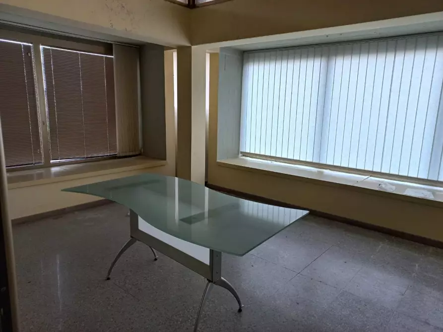 Immagine 8 di Locale commerciale in affitto  a Santa Croce Sull'arno