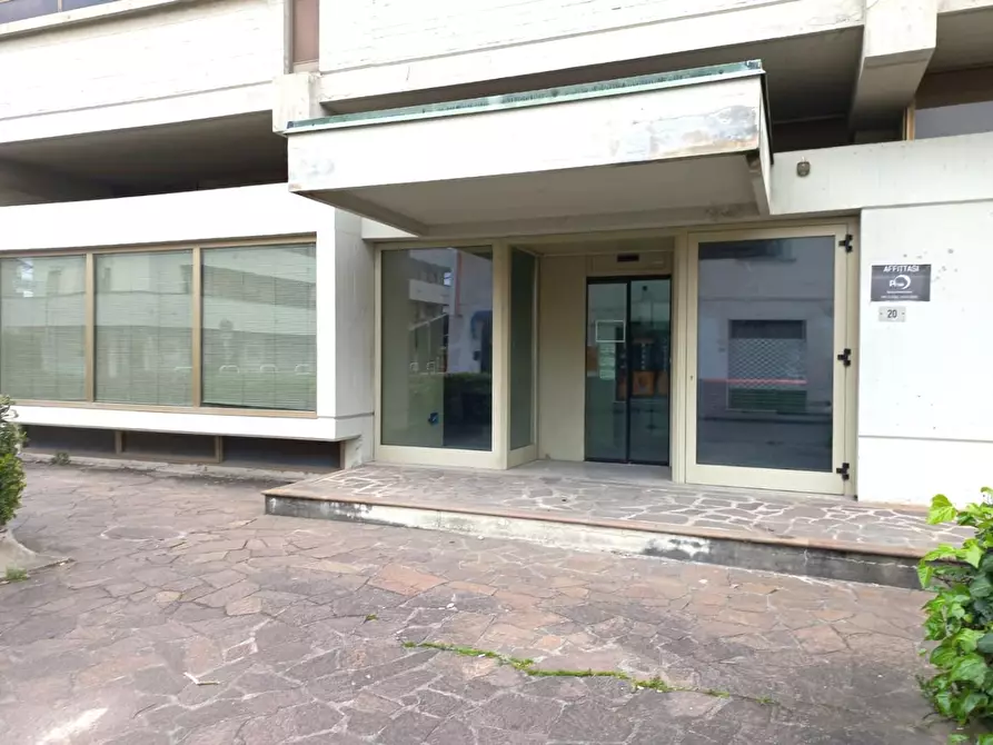 Immagine 13 di Locale commerciale in affitto  a Santa Croce Sull'arno