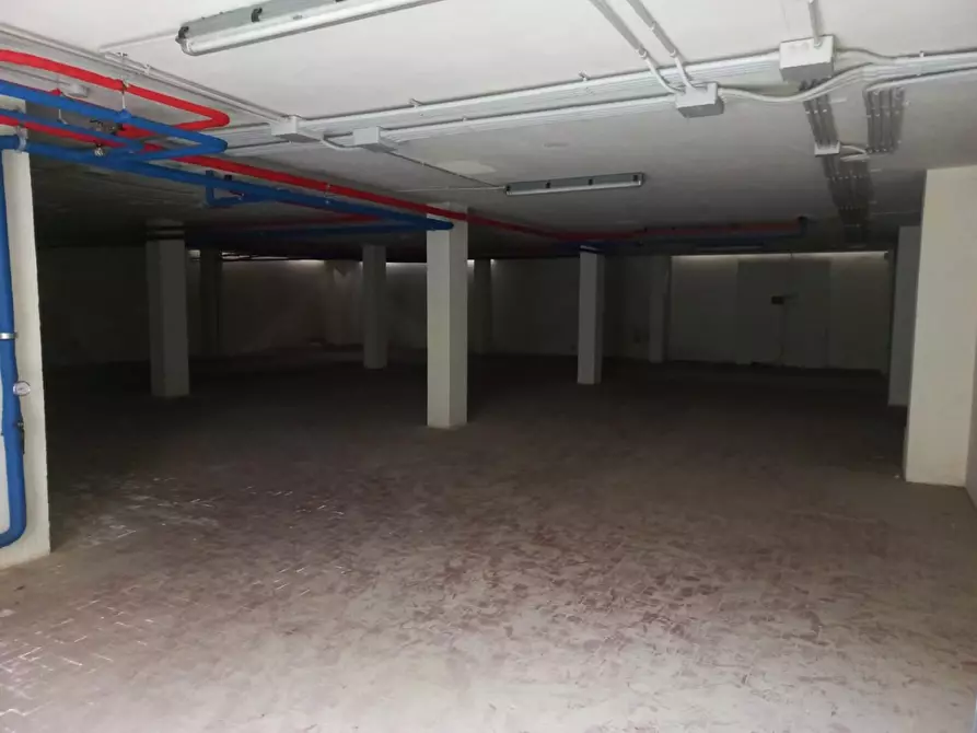 Immagine 6 di Locale commerciale in affitto  a Santa Croce Sull'arno