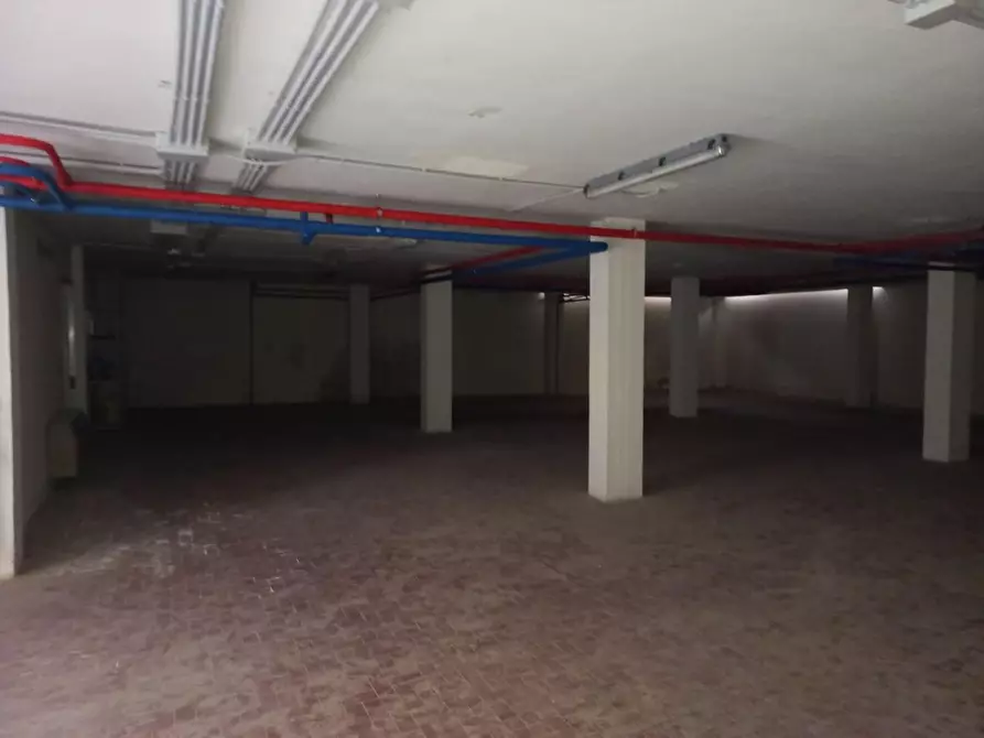 Immagine 5 di Locale commerciale in affitto  a Santa Croce Sull'arno