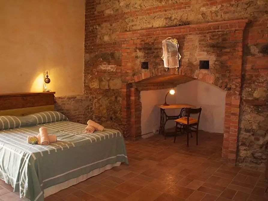 Immagine 37 di Casa colonica in vendita  a Rapolano Terme