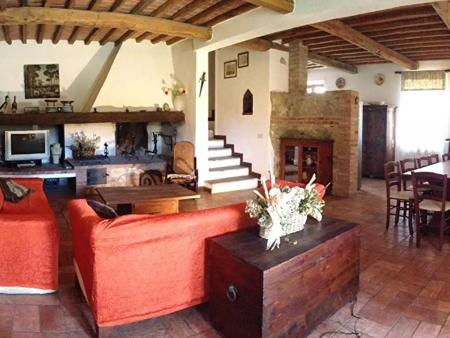 Immagine 11 di Casa colonica in vendita  a Rapolano Terme