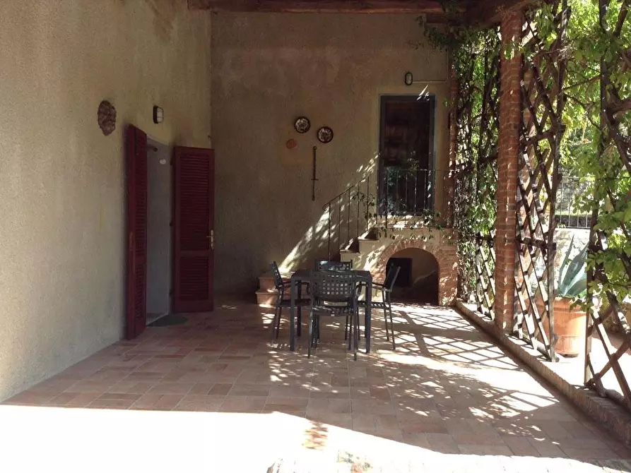 Immagine 8 di Casa colonica in vendita  a Rapolano Terme