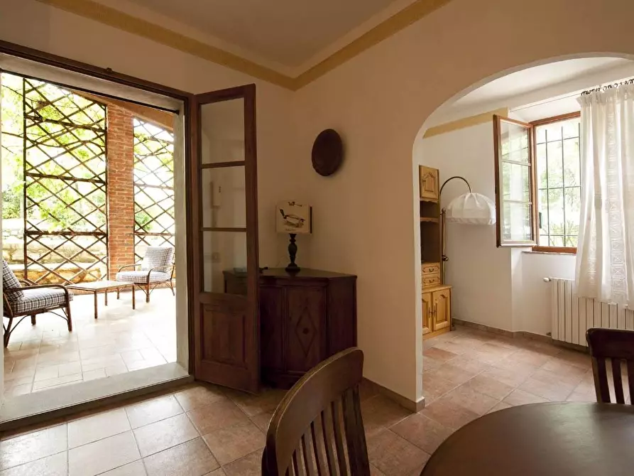 Immagine 39 di Casa colonica in vendita  a Rapolano Terme