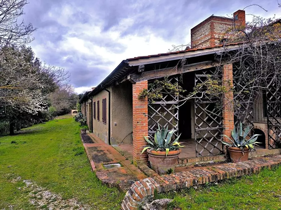 Immagine 28 di Casa colonica in vendita  a Rapolano Terme
