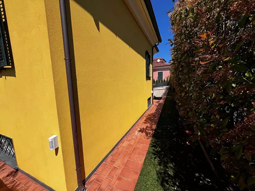 Immagine 11 di Villa in vendita  a Sarzana