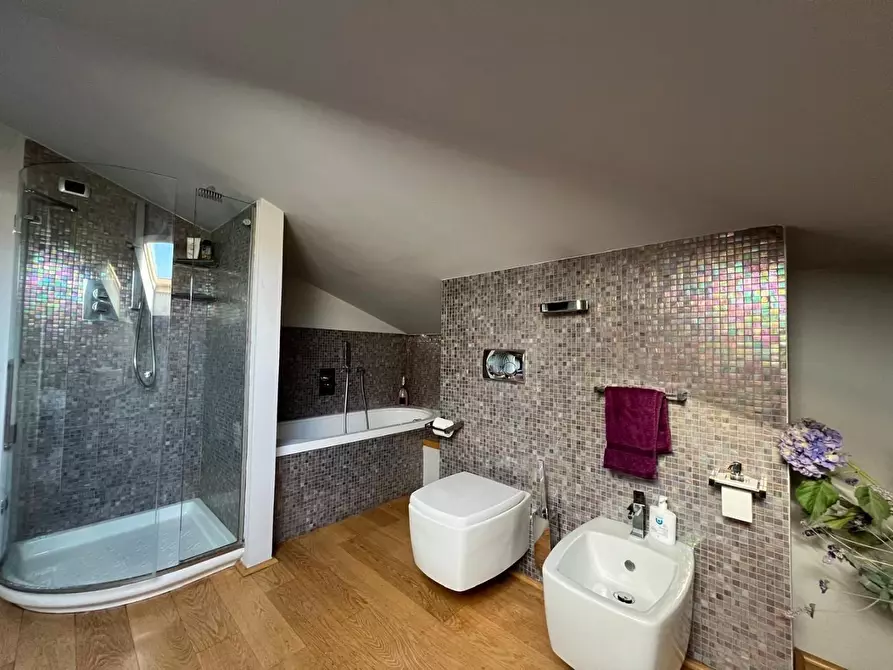 Immagine 10 di Villa in vendita  a Sarzana