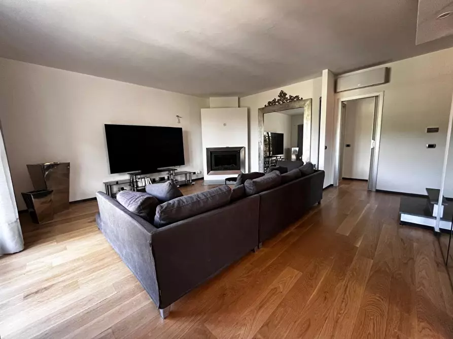 Immagine 15 di Villa in vendita  a Sarzana