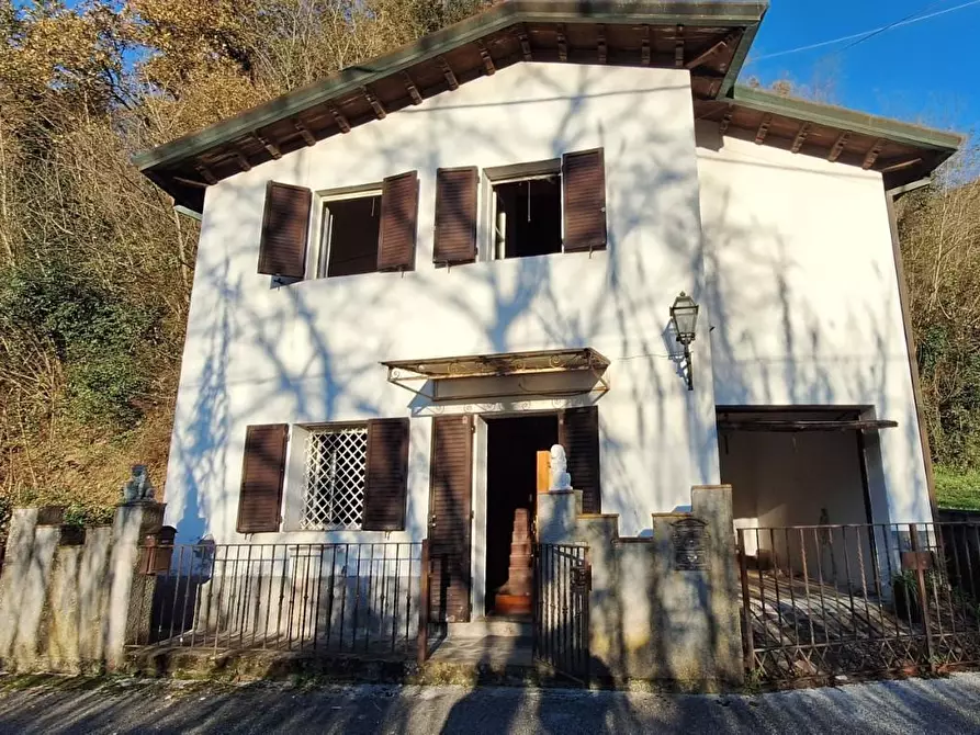 Immagine 1 di Casa indipendente in vendita  a Lucca