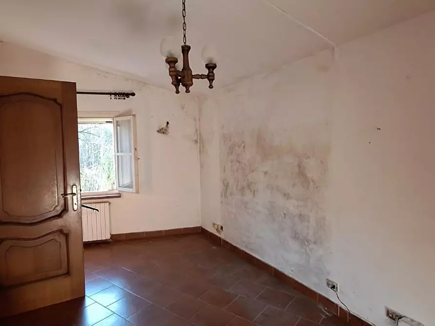 Immagine 10 di Casa indipendente in vendita  a Lucca