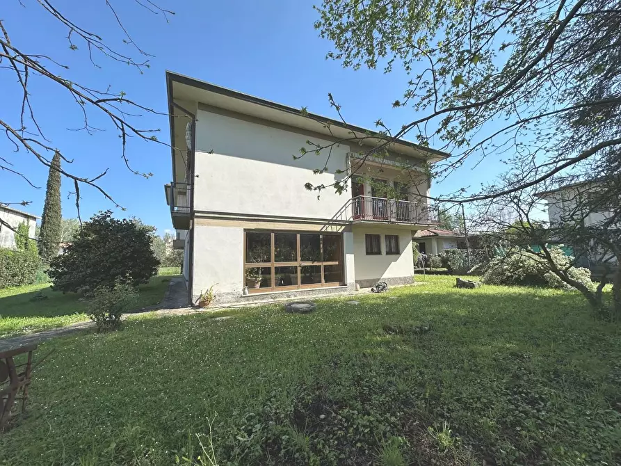 Immagine 33 di Villa in vendita  a Lucca