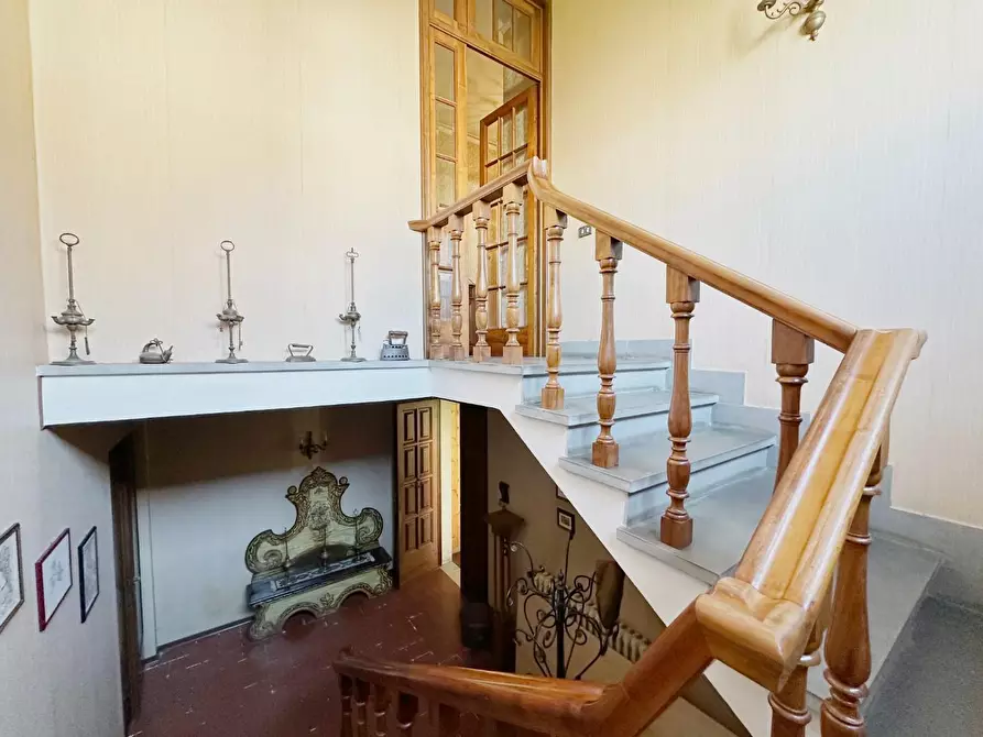 Immagine 3 di Villa in vendita  a Lucca