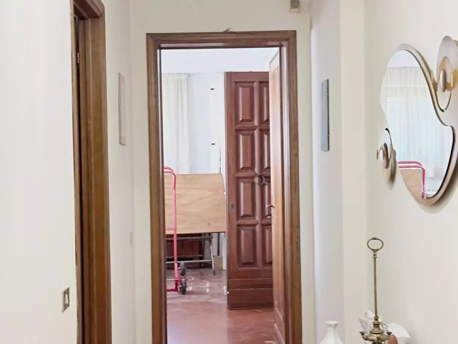 Immagine 25 di Villa in vendita  a Lucca