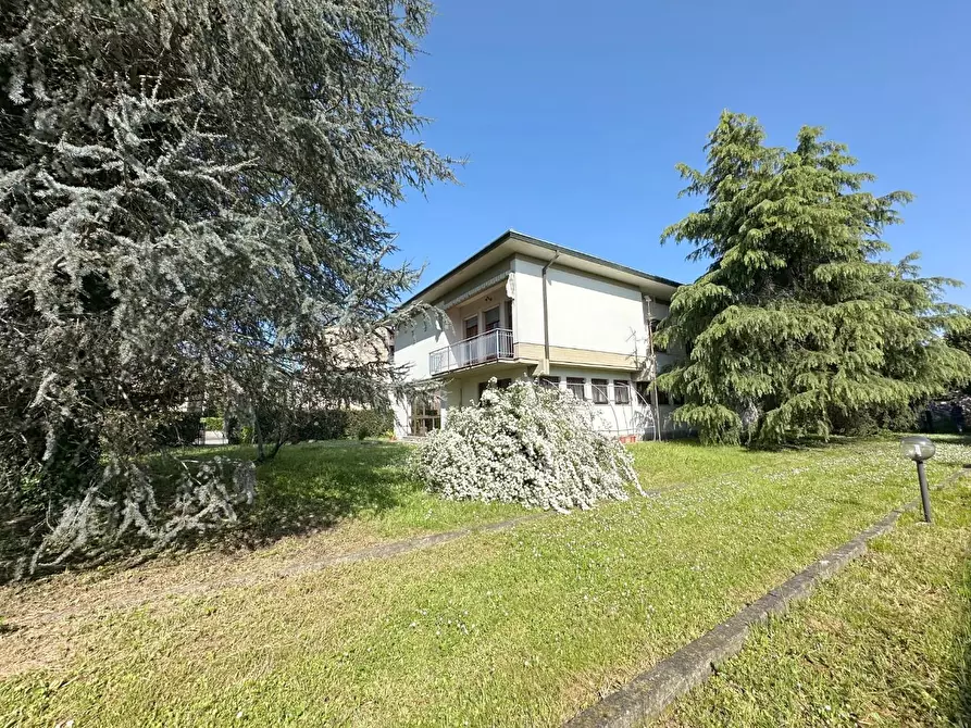Immagine 31 di Villa in vendita  a Lucca