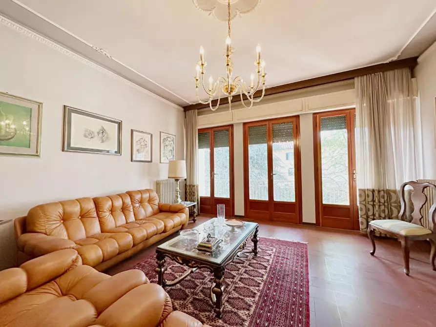 Immagine 5 di Villa in vendita  a Lucca