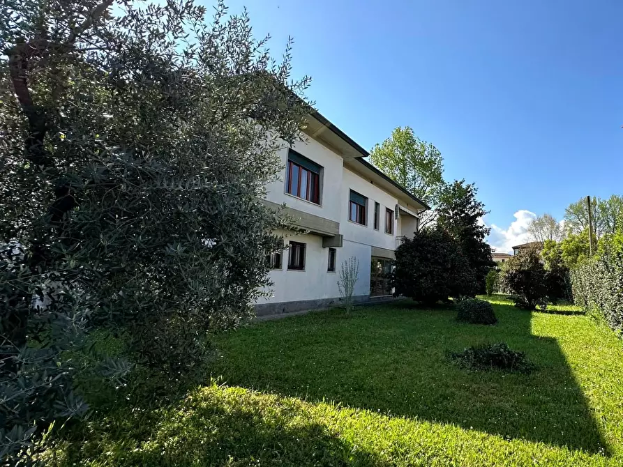 Immagine 36 di Villa in vendita  a Lucca