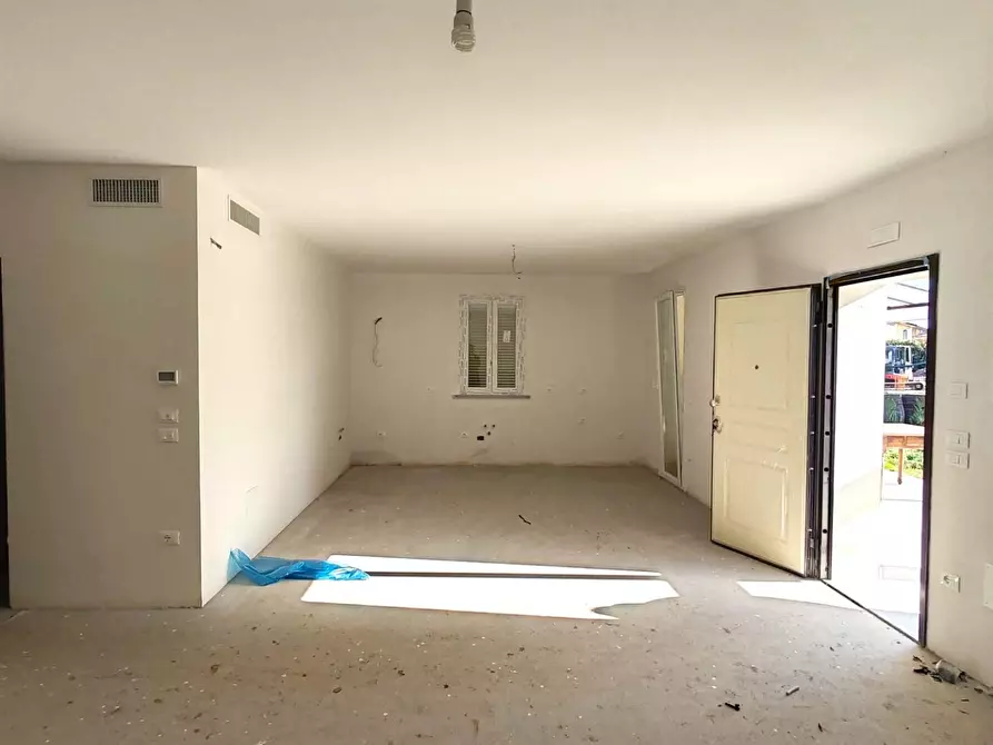 Immagine 17 di Casa bifamiliare in vendita  a Massa