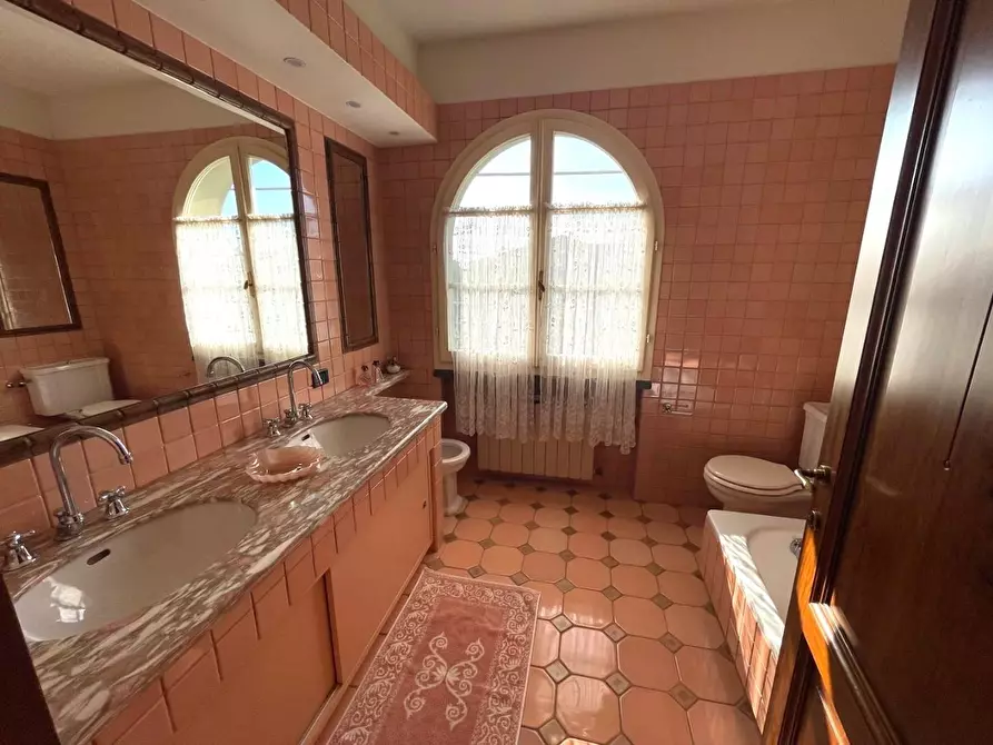 Immagine 18 di Casa bifamiliare in affitto  a Montignoso
