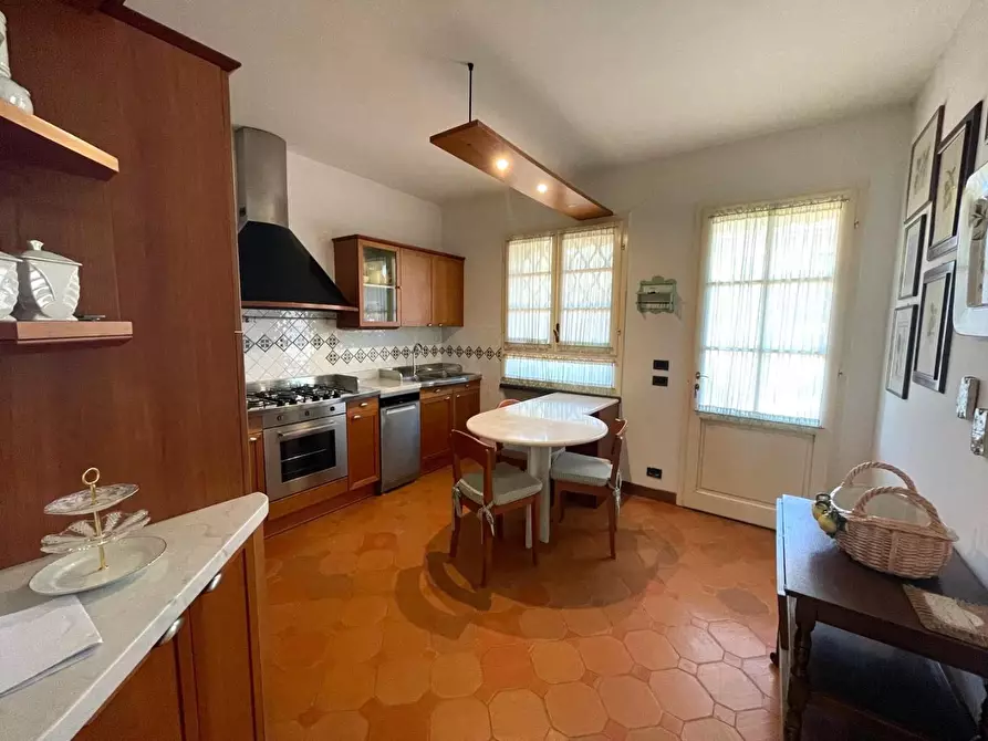 Immagine 10 di Casa bifamiliare in affitto  a Montignoso