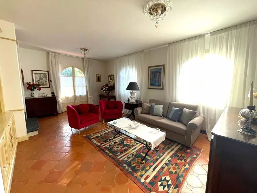 Immagine 9 di Casa bifamiliare in affitto  a Montignoso