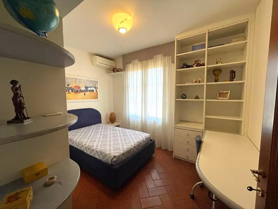Immagine 21 di Casa bifamiliare in affitto  a Montignoso