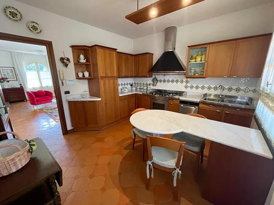 Immagine 11 di Casa bifamiliare in affitto  a Montignoso