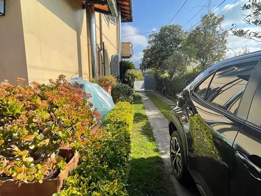 Immagine 3 di Casa bifamiliare in affitto  a Montignoso