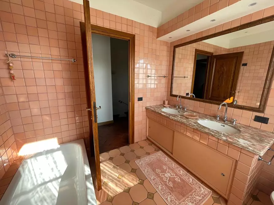Immagine 20 di Casa bifamiliare in affitto  a Montignoso