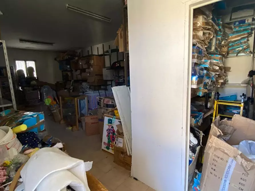 Immagine 4 di Negozio in vendita  a Ponsacco