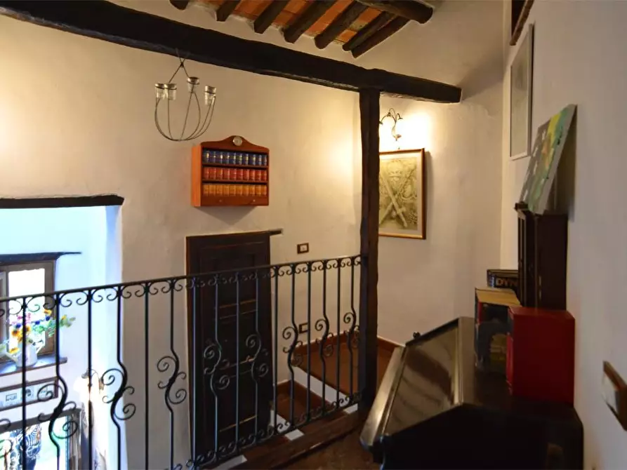 Immagine 40 di Casa colonica in vendita  a Lucca