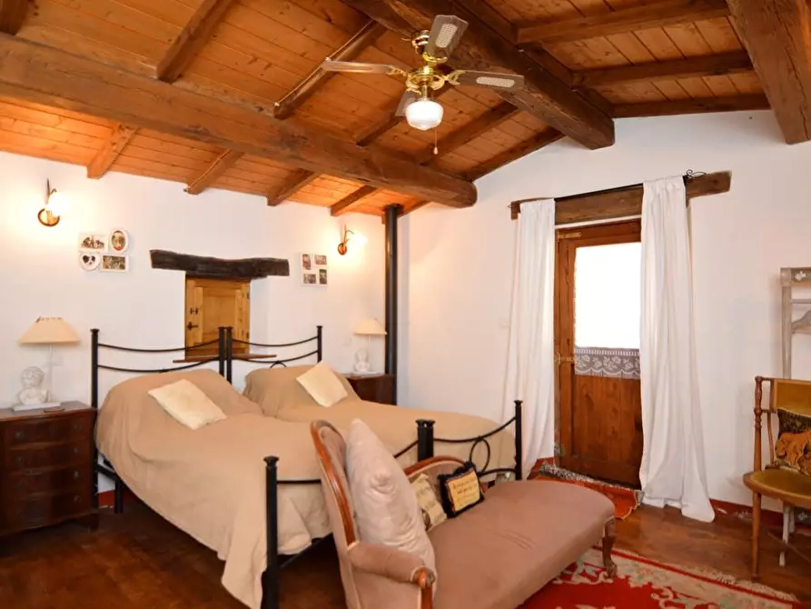 Immagine 13 di Casa colonica in vendita  a Lucca