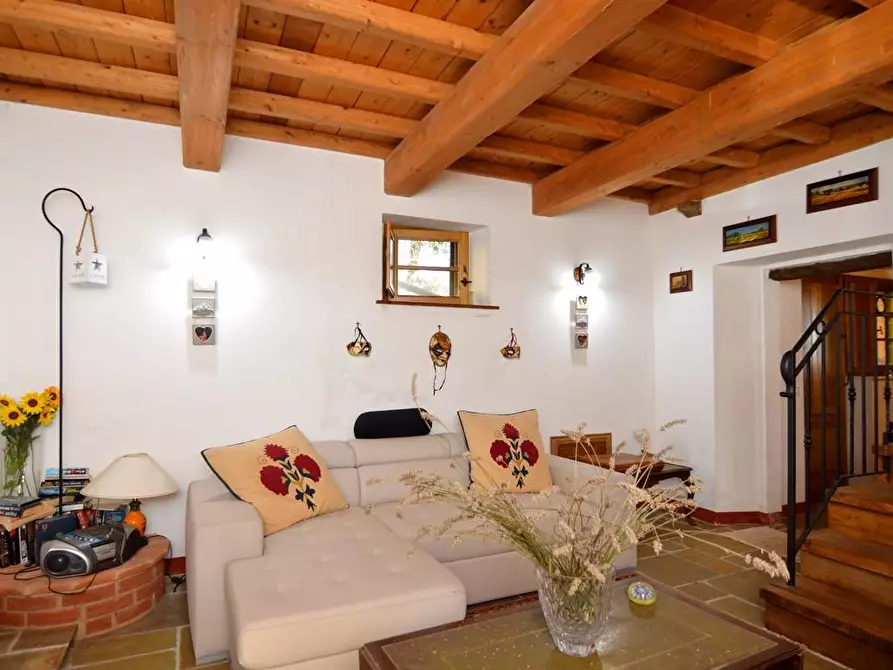 Immagine 14 di Casa colonica in vendita  a Lucca