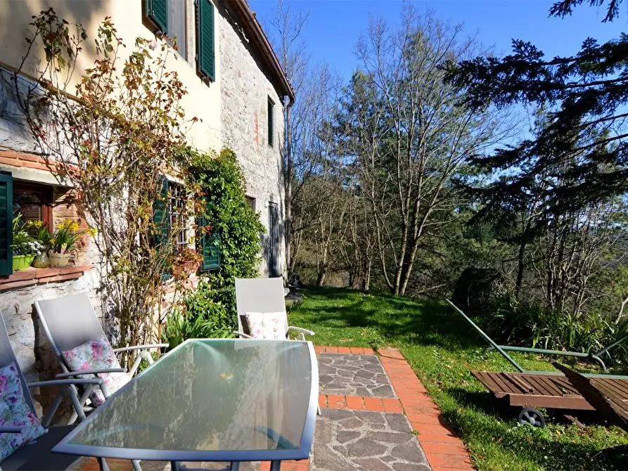 Immagine 4 di Casa colonica in vendita  a Lucca