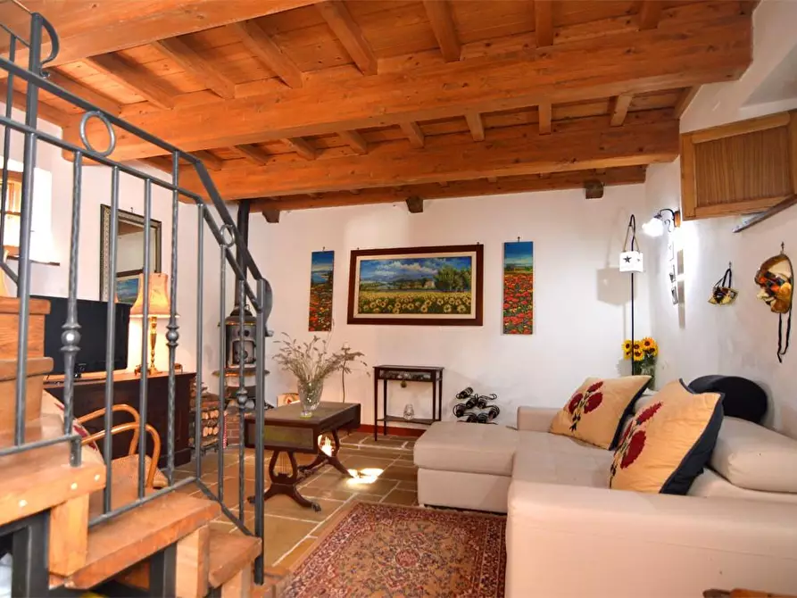 Immagine 15 di Casa colonica in vendita  a Lucca