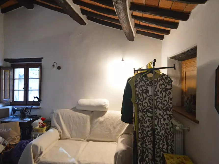 Immagine 39 di Casa colonica in vendita  a Lucca