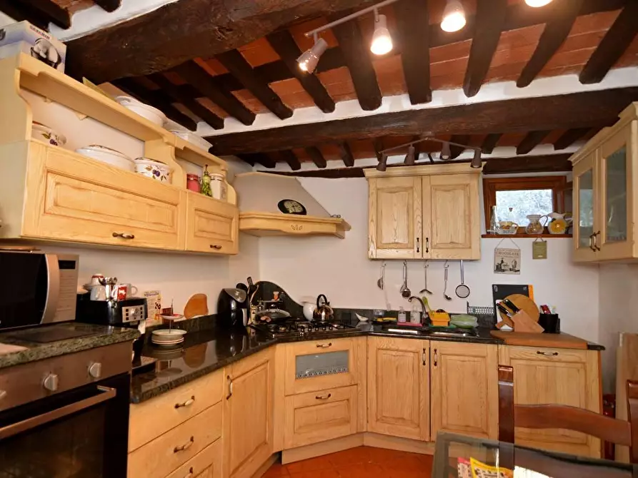 Immagine 23 di Casa colonica in vendita  a Lucca