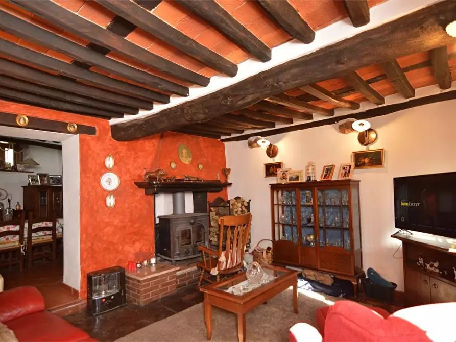 Immagine 20 di Casa colonica in vendita  a Lucca