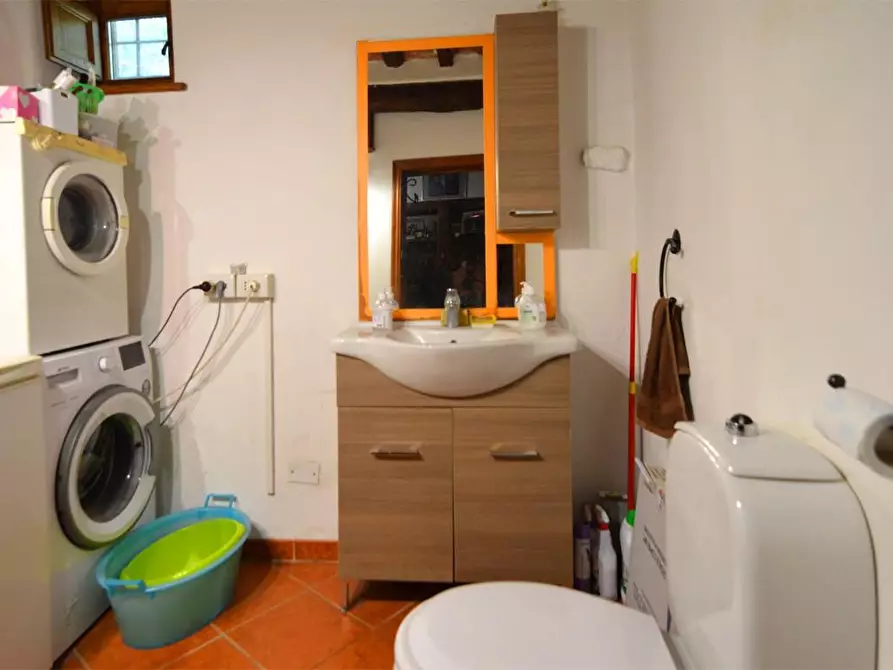 Immagine 29 di Casa colonica in vendita  a Lucca