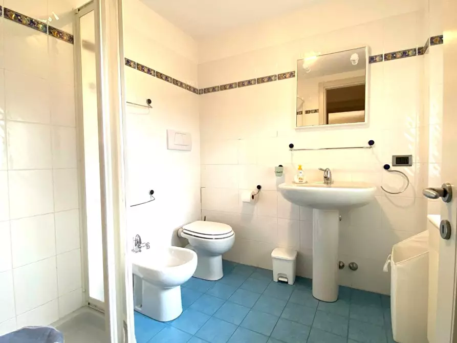 Immagine 17 di Villa in vendita  a Massa