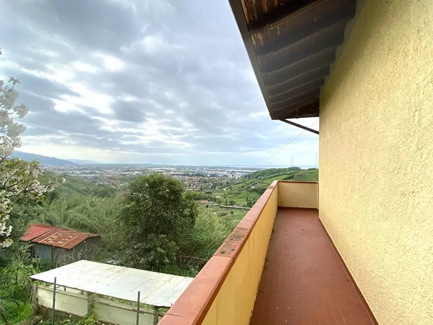 Immagine 18 di Villa in vendita  a Massa