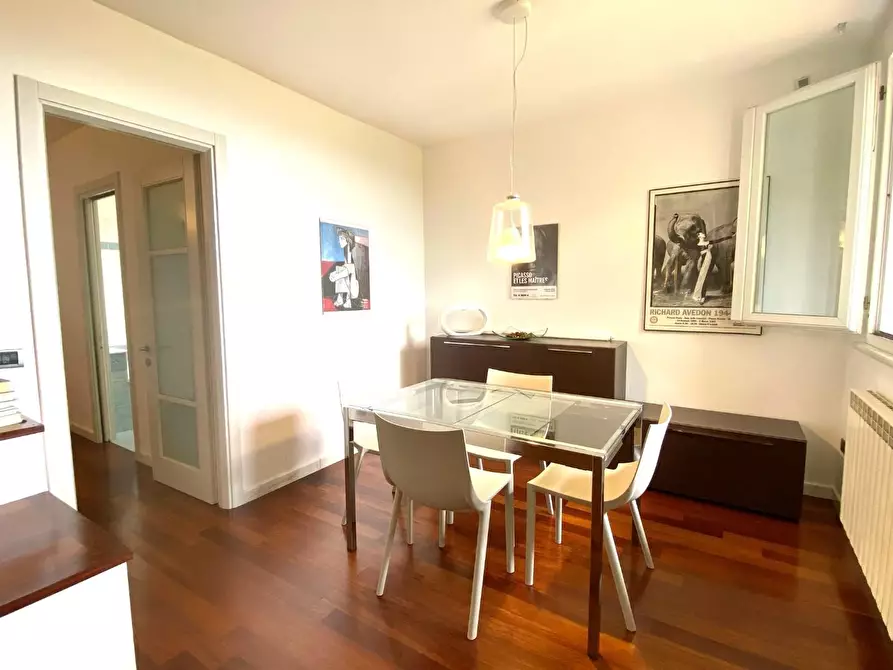 Immagine 5 di Villa in vendita  a Massa