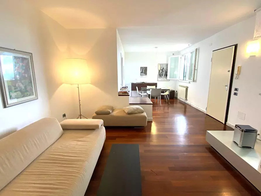 Immagine 7 di Villa in vendita  a Massa