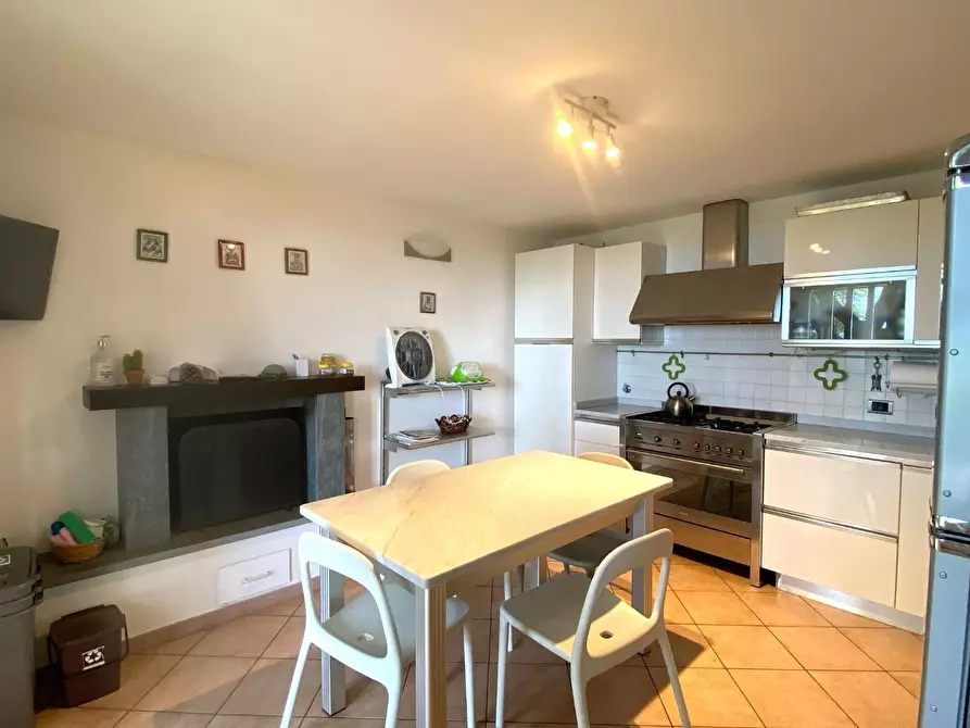 Immagine 8 di Villa in vendita  a Massa