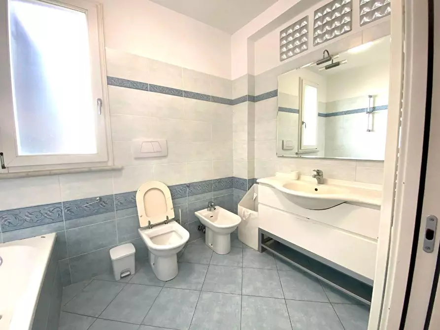 Immagine 16 di Villa in vendita  a Massa