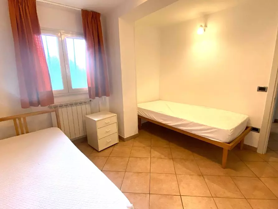 Immagine 14 di Villa in vendita  a Massa