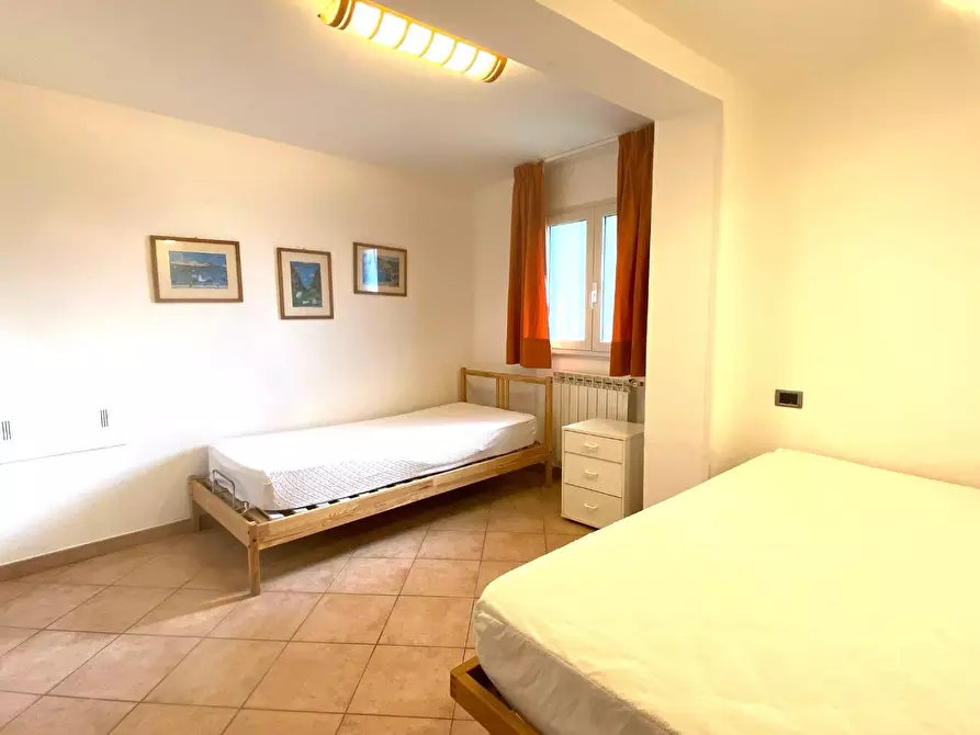 Immagine 15 di Villa in vendita  a Massa