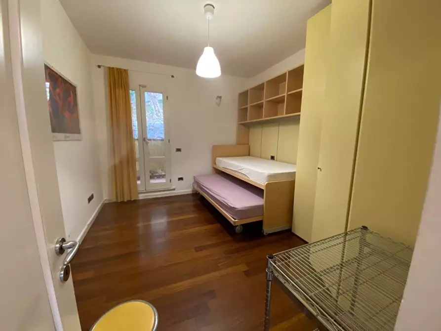 Immagine 12 di Villa in vendita  a Massa