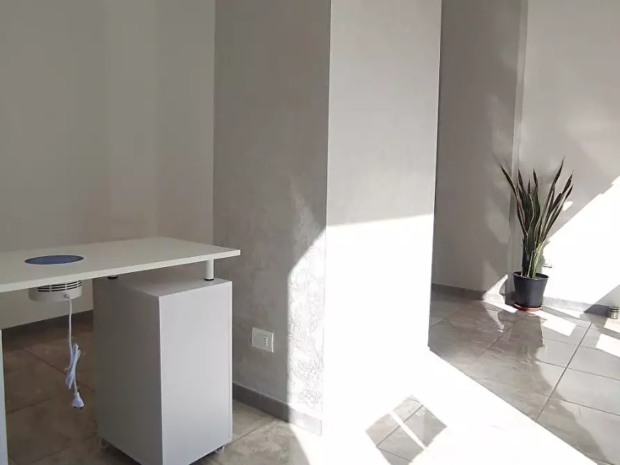 Immagine 3 di Ufficio in affitto  a Roma