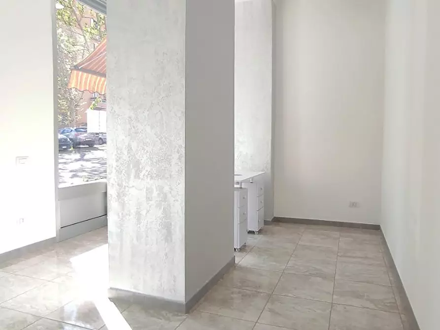 Immagine 2 di Ufficio in affitto  a Roma