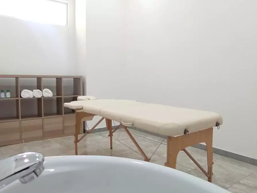 Immagine 9 di Ufficio in affitto  a Roma